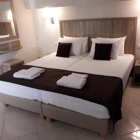 Hotel Carisa And